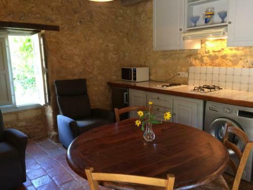 G�te Monsac, 2 Pi�ces, 2 Personnes - Fr-1-616-101