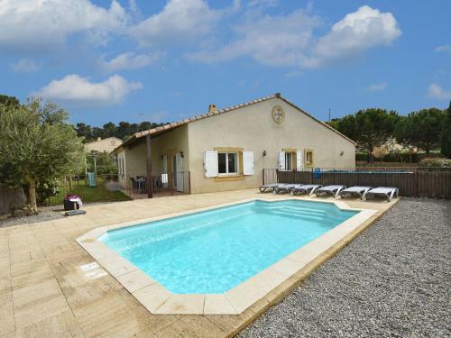 Comfortable Villa With Jacuzzi In Montburn-des-corbieres