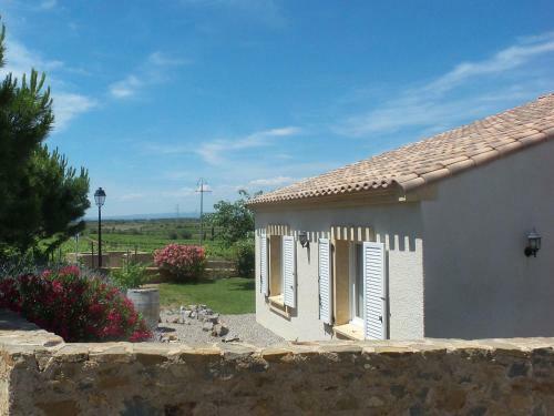 Comfortable Villa With Jacuzzi In Montburn-des-corbieres