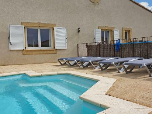 Comfortable Villa With Jacuzzi In Montburn-des-corbieres