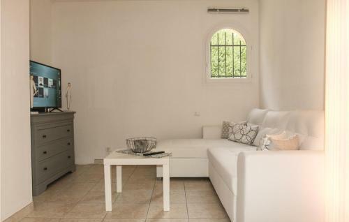 Five-bedroom Holiday Home In Montelimar
