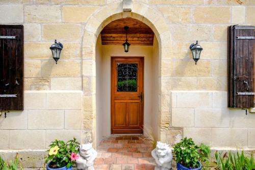 Montpon-menesterol Villa Sleeps 26 Pool Air Con