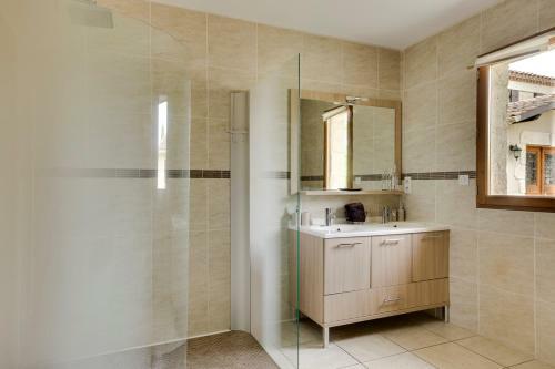 Montpon-menesterol Villa Sleeps 26 Pool Air Con