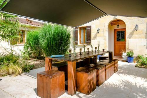 Montpon-menesterol Villa Sleeps 26 Pool Air Con