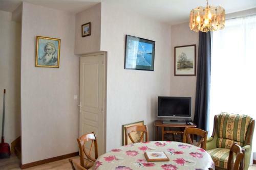 Apartment With 2 Bedrooms In Morlaix
