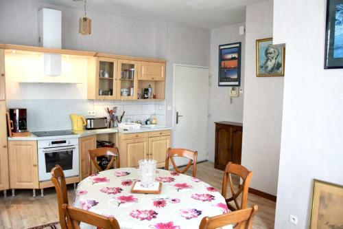 Apartment With 2 Bedrooms In Morlaix