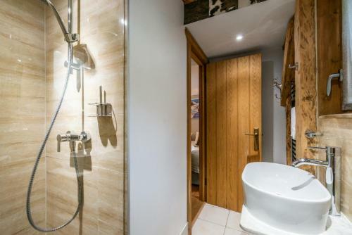 Ferme de Margot Morzine - By Emerald Stay