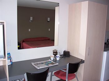 Cranford Oak Motel