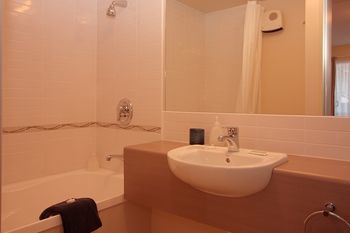 Cranford Oak Motel