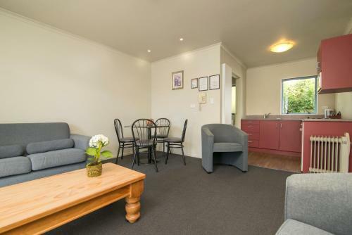 Aldan Lodge Motel