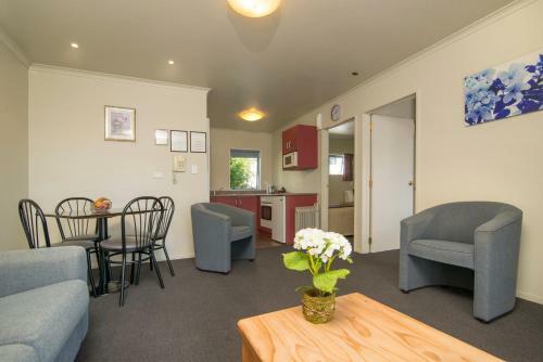 Aldan Lodge Motel