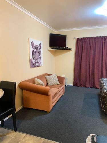 Aldan Lodge Motel