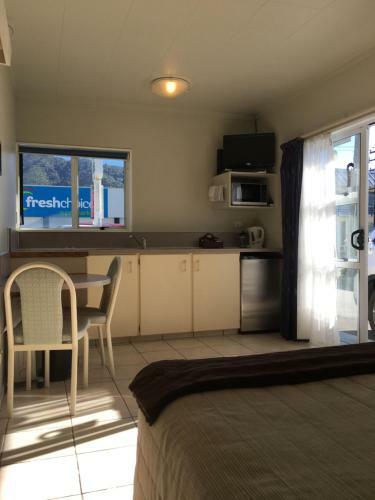 Aldan Lodge Motel