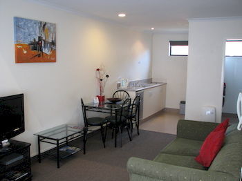 Bay Palm Motel