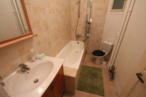 Apartamento Cozy 1br Flat In Gold Triangle Central Nice