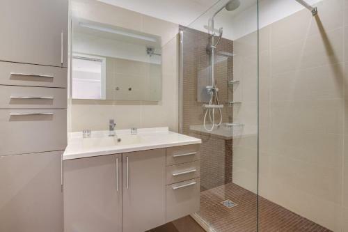 Nice Apartment At Lib�ration With Terrace