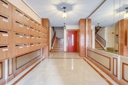 Nice Apartment At Lib�ration With Terrace