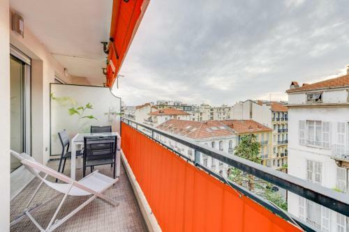 Nice Apartment At Lib�ration With Terrace