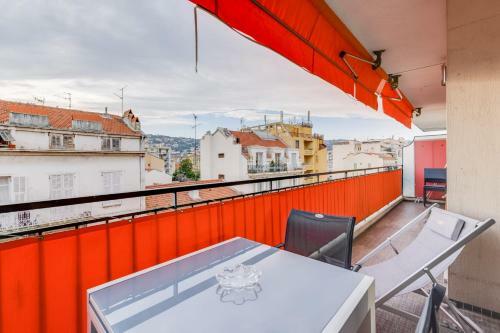 Nice Apartment At Lib�ration With Terrace