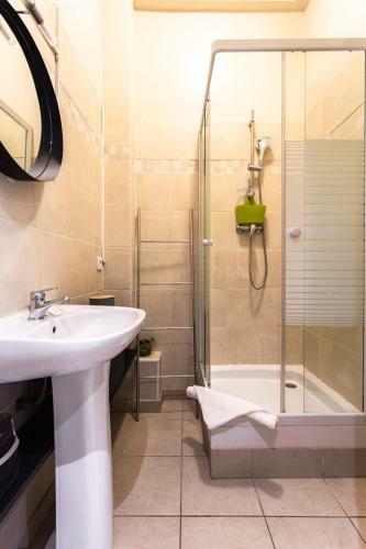 Gambetta Furnished Apartment