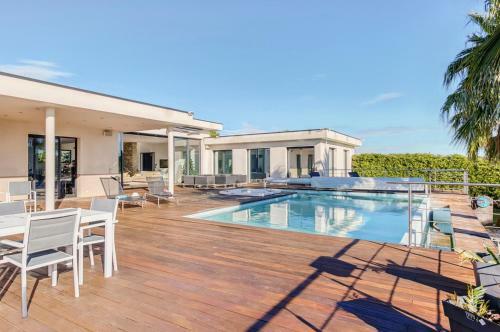 Villa De La Phal�ne