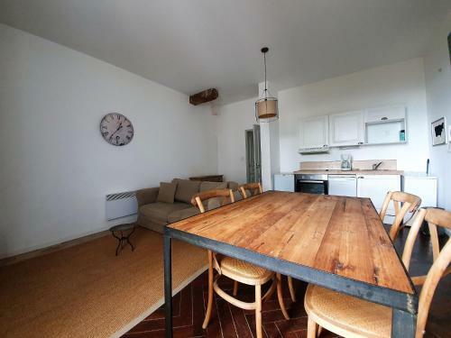 Snug Apartment In Olonzac With Swimming Pool