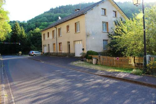 Apartment With One Bedroom In Orcival With Enclosed Garden