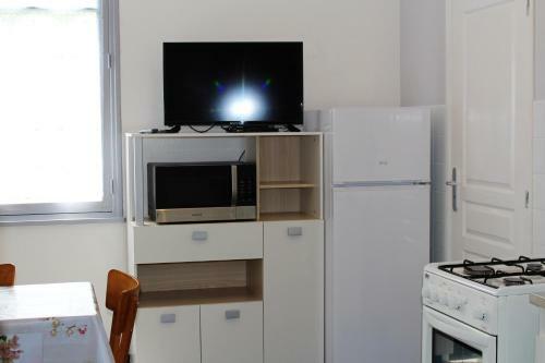 Apartment With One Bedroom In Orcival With Enclosed Garden