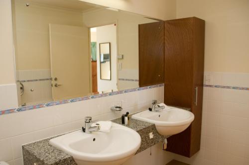 The Reef Apartments