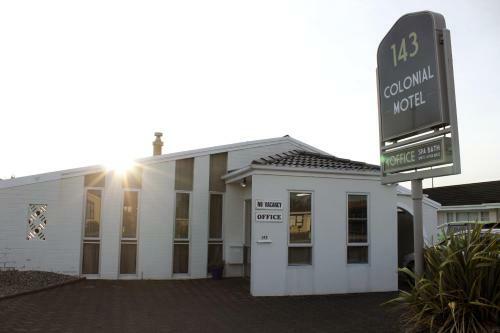 Colonial Motel