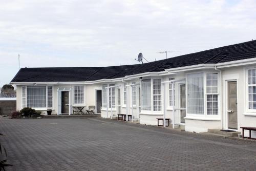 Colonial Motel
