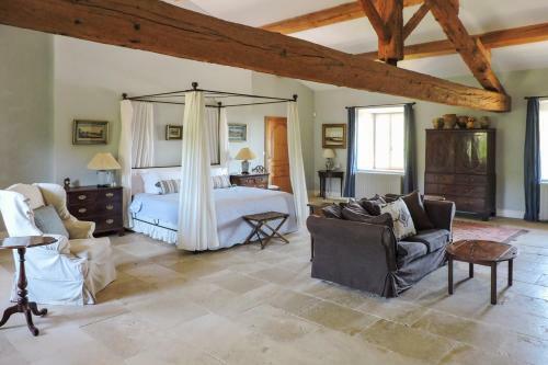 Palaja Villa Sleeps 22 With Pool