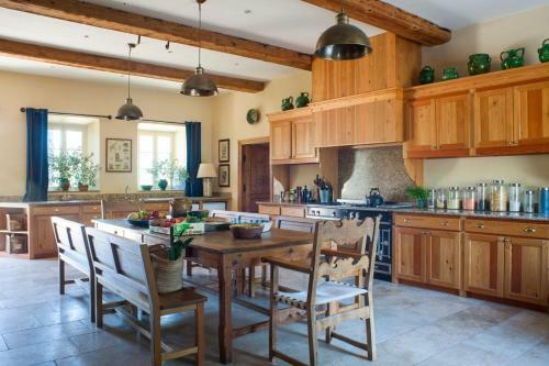 Palaja Villa Sleeps 22 With Pool