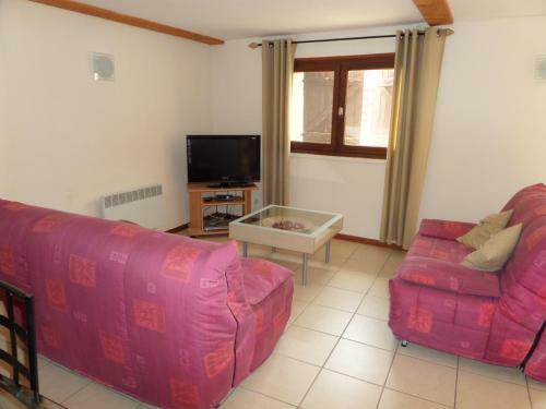 2-bed Cottage With Access To Garden And Pool!