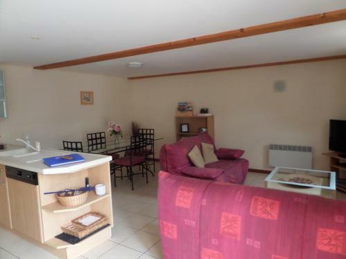 2-bed Cottage With Access To Garden And Pool!