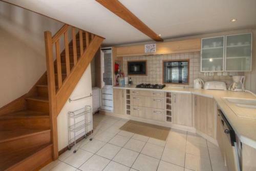 2-bed Cottage With Access To Garden And Pool!