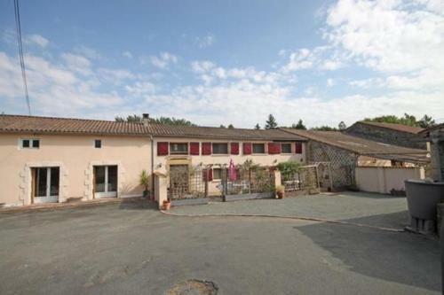 2-bed Cottage With Access To Garden And Pool!