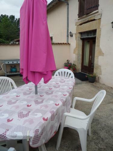 2-bed Cottage With Access To Garden And Pool!