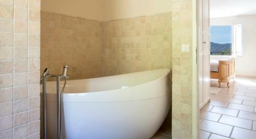 Pegomas Villa Sleeps 8 With Pool And Air Con