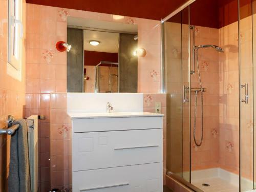 Holiday Home Les Volets Rouges - Peu101