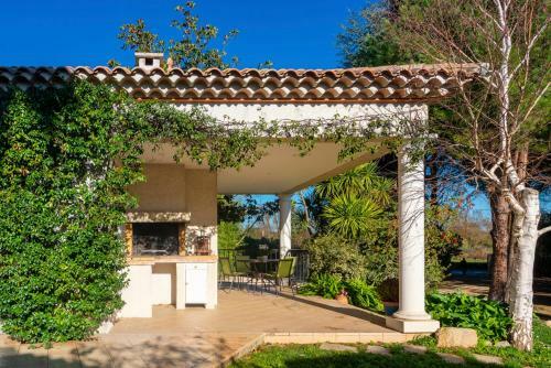 Pezenas Villa Sleeps 9 With Pool Air Con And Wifi