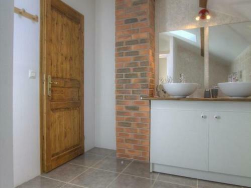 G�te Pirajoux, 3 Pi�ces, 5 Personnes - Fr-1-493-18