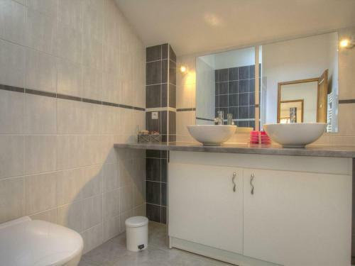 G�te Pirajoux, 3 Pi�ces, 5 Personnes - Fr-1-493-18