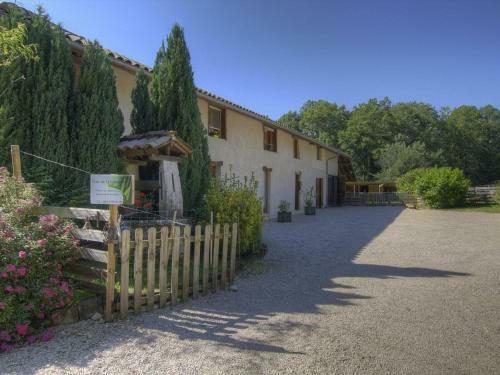 G�te Pirajoux, 3 Pi�ces, 5 Personnes - Fr-1-493-18