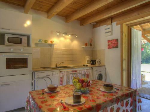 G�te Pirajoux, 3 Pi�ces, 5 Personnes - Fr-1-493-18
