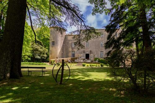 Plaigne Chateau Sleeps 28 Pool Wifi