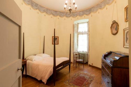 Plaigne Chateau Sleeps 28 Pool Wifi