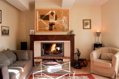Plaigne Chateau Sleeps 28 Pool Wifi