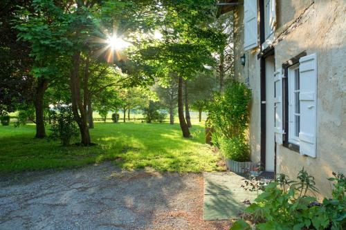 Plaigne Chateau Sleeps 28 Pool Wifi