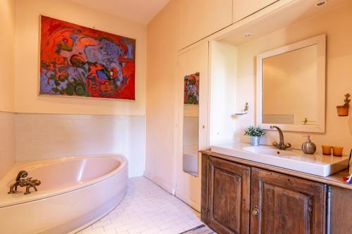 Plaigne Chateau Sleeps 28 Pool Wifi